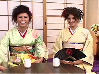 Горещ групов секс с мръсници японки мадами Сакура Скот & sayuri